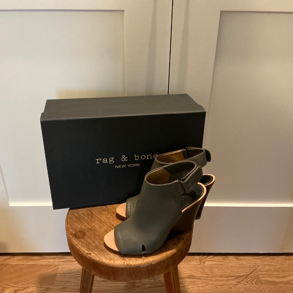 Rag & Bone Wembley Wedge Size 38 Taupe